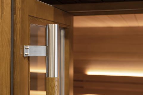 SaunaLife-outdoor-sauna-G7-door-handle-glass-interior