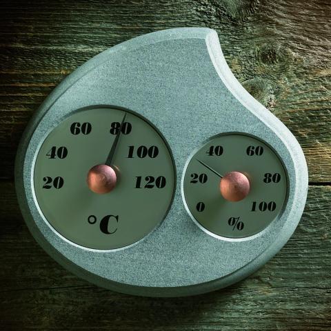 Hukka-Maininki-Stone-Thermometer-Hygrometer-in-use